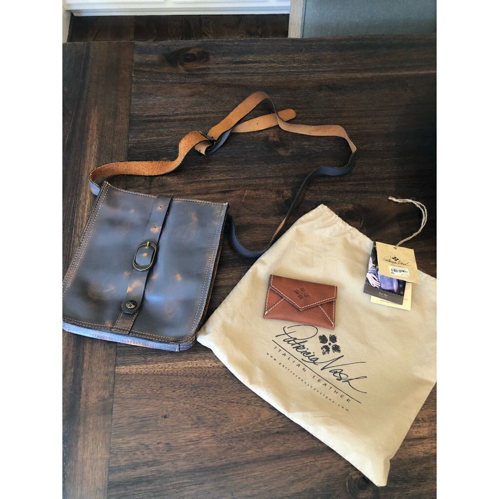 Patricia Nash over die Italian leather crossbody